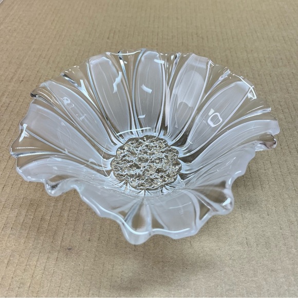 Mikasa Sunflower Frost‎ Glass Bowl - Picture 1 of 10